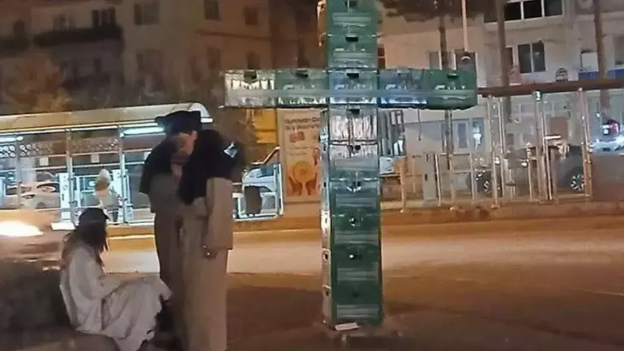 Alkol kasalarından haç işareti yapan 3 kişi gözaltına alındı 