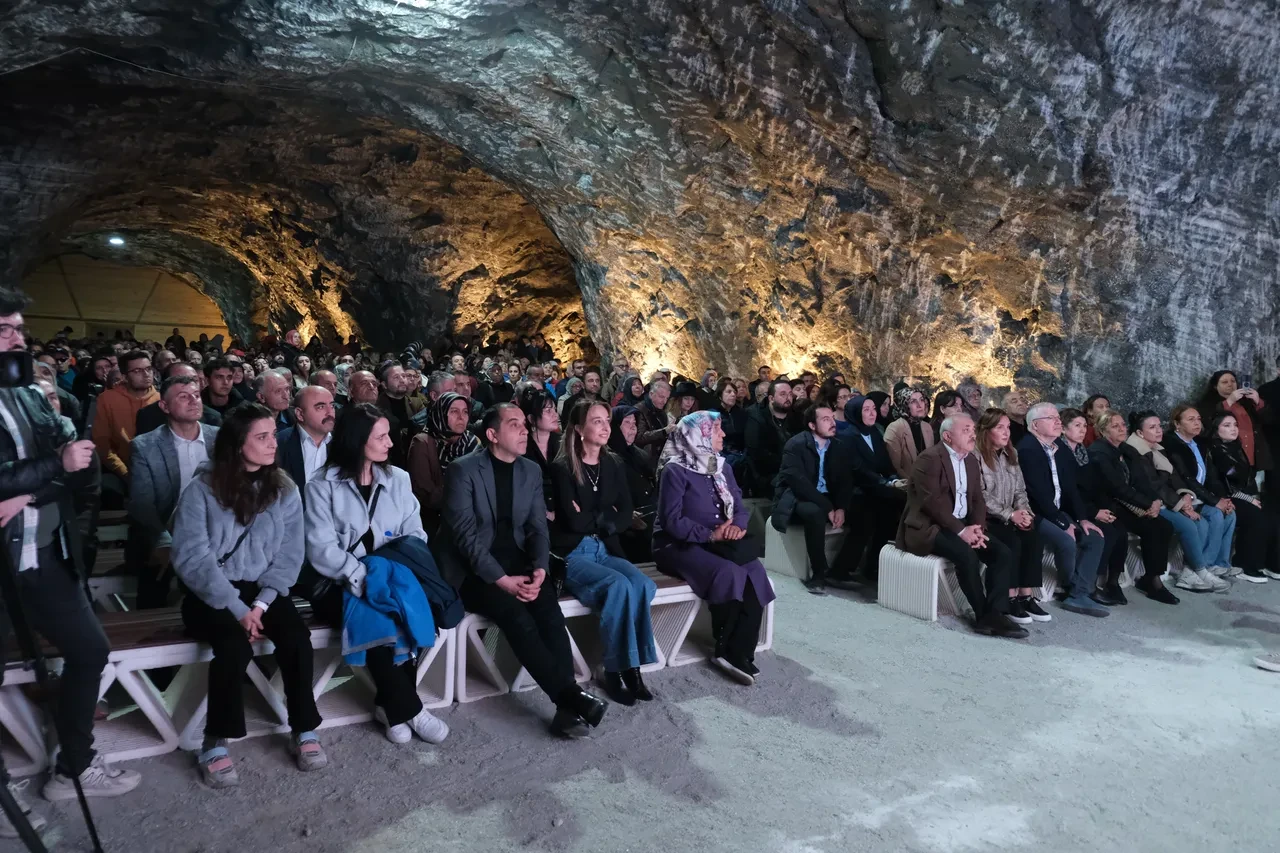 Canan Karatay Yer Altı Tuz Şehri'nde: Şifalarını ve önlediği hastalıkları anlattı!