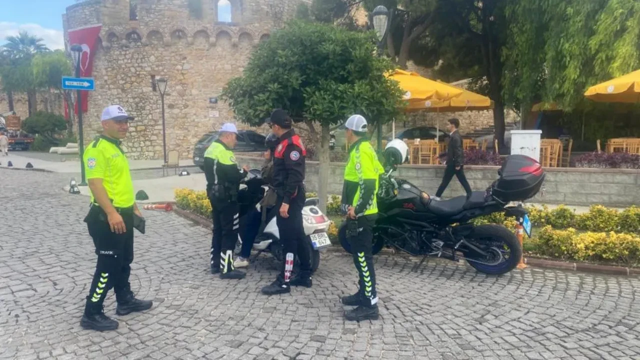 Çeşme’de motosiklet denetimlerinde sürücülere 545 bin lira ceza