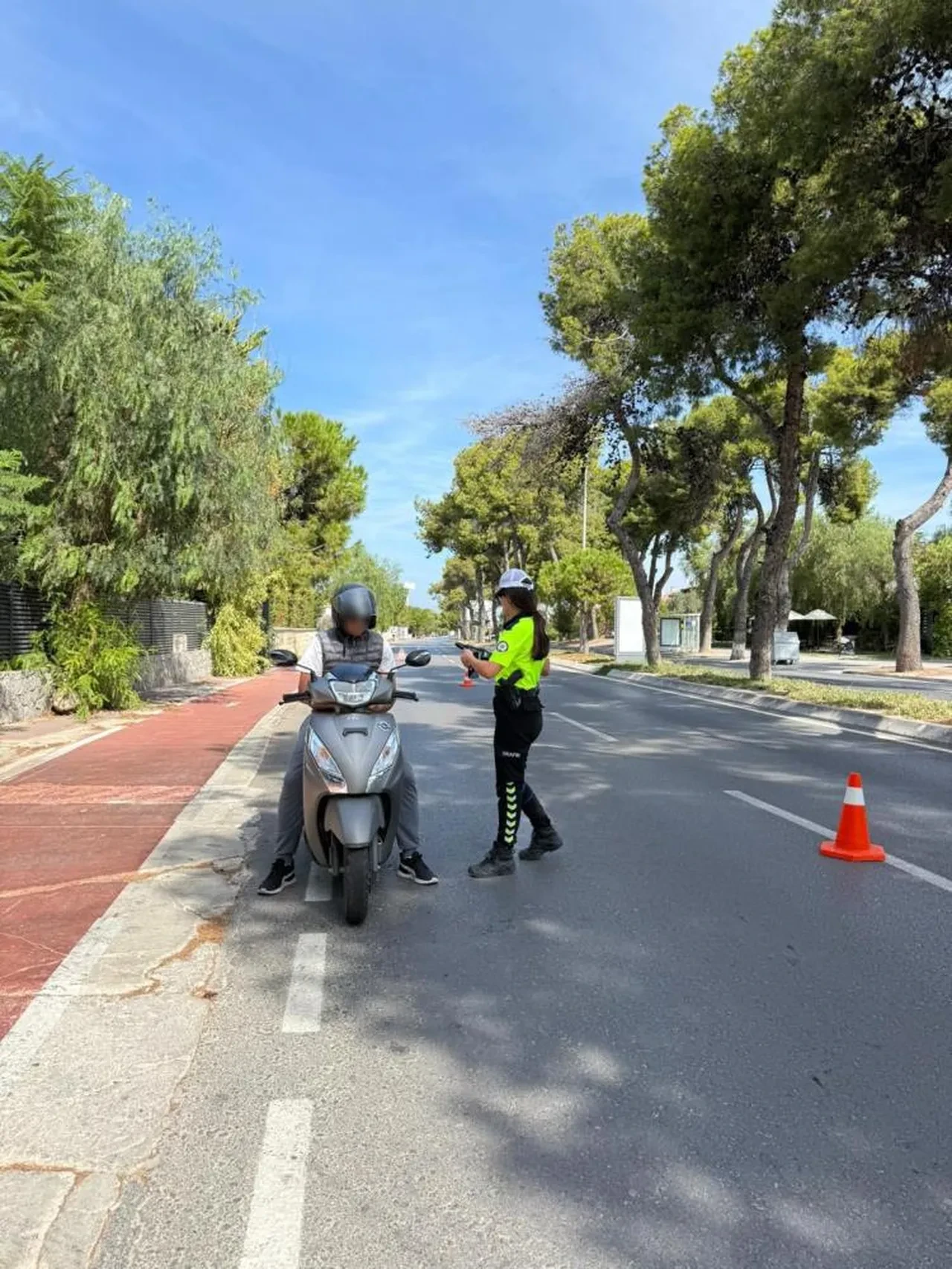 Çeşme’de motosiklet denetimlerinde sürücülere 545 bin lira ceza