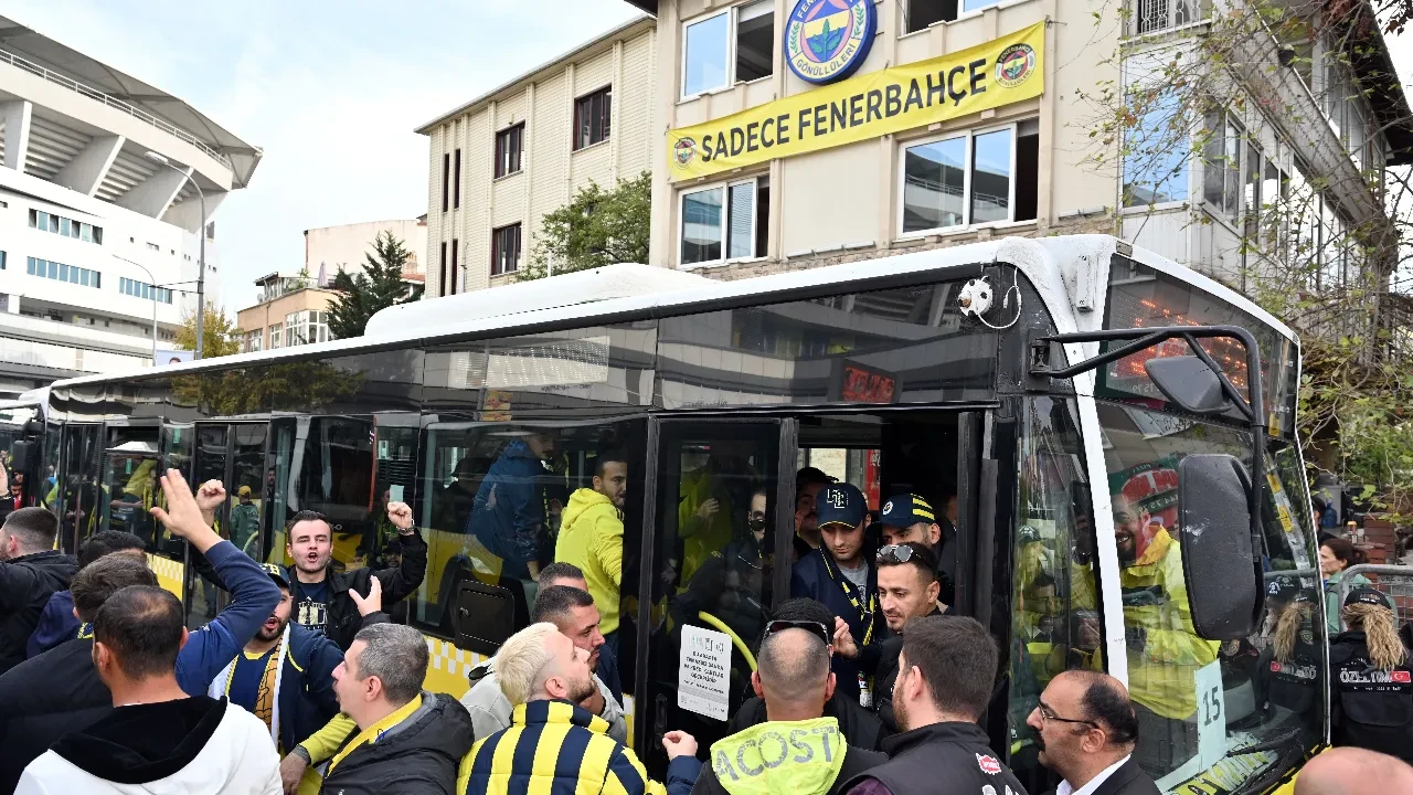 Fenerbahçe taraftarı, Tüpraş Stadı'na hareket etti