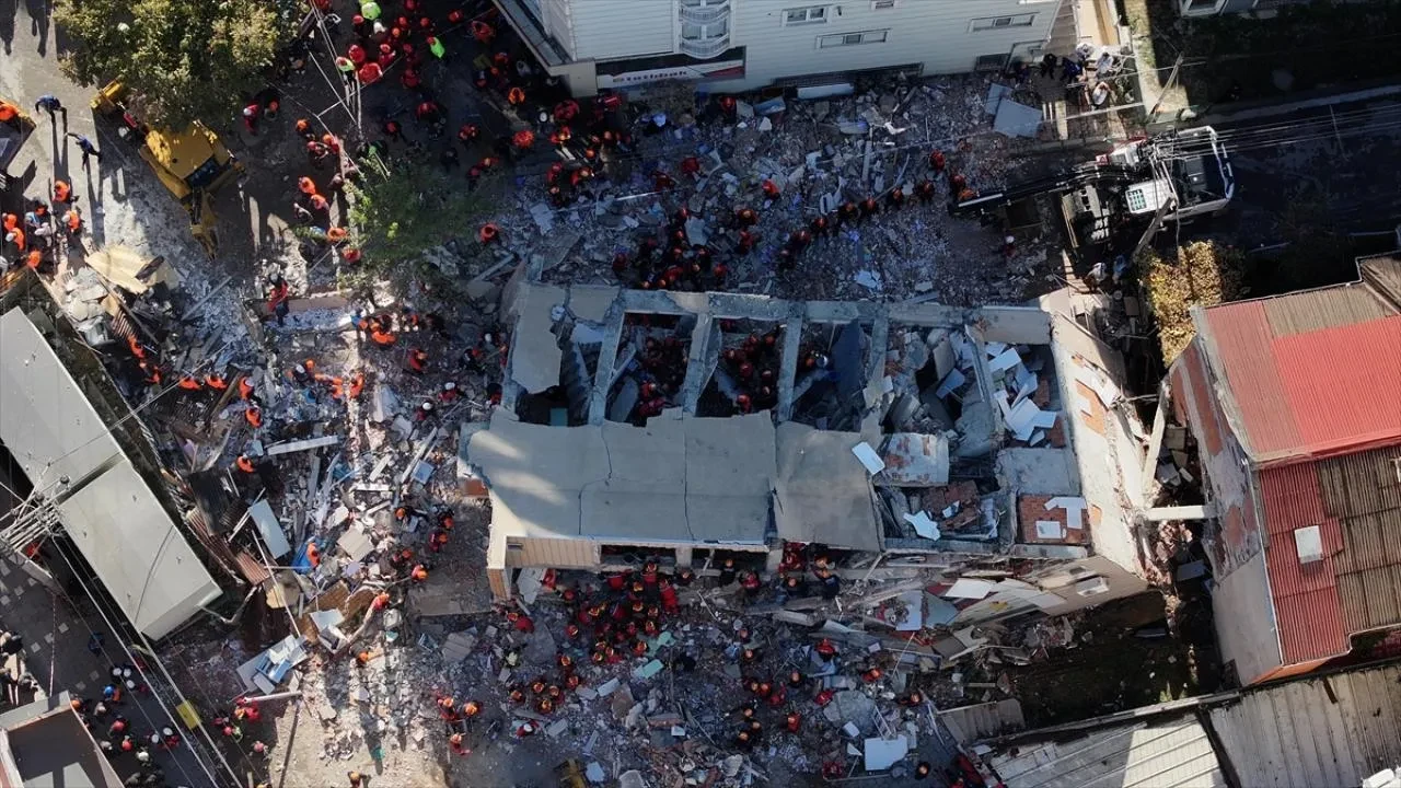 Gebze'de çöken bina alarmı! 7-24 izleniyor