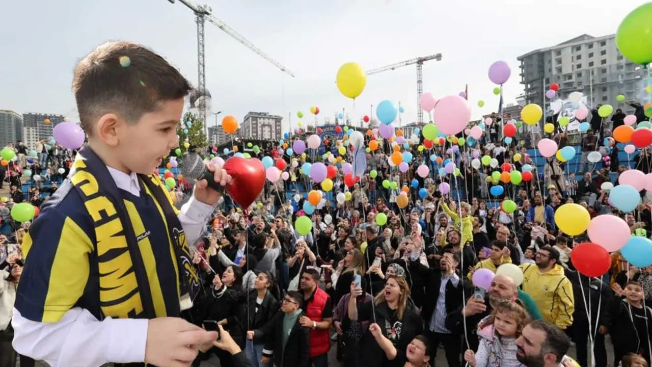 Günün en güzel haberi! Binlerce balon minik Efe için gökyüzüne havalandı