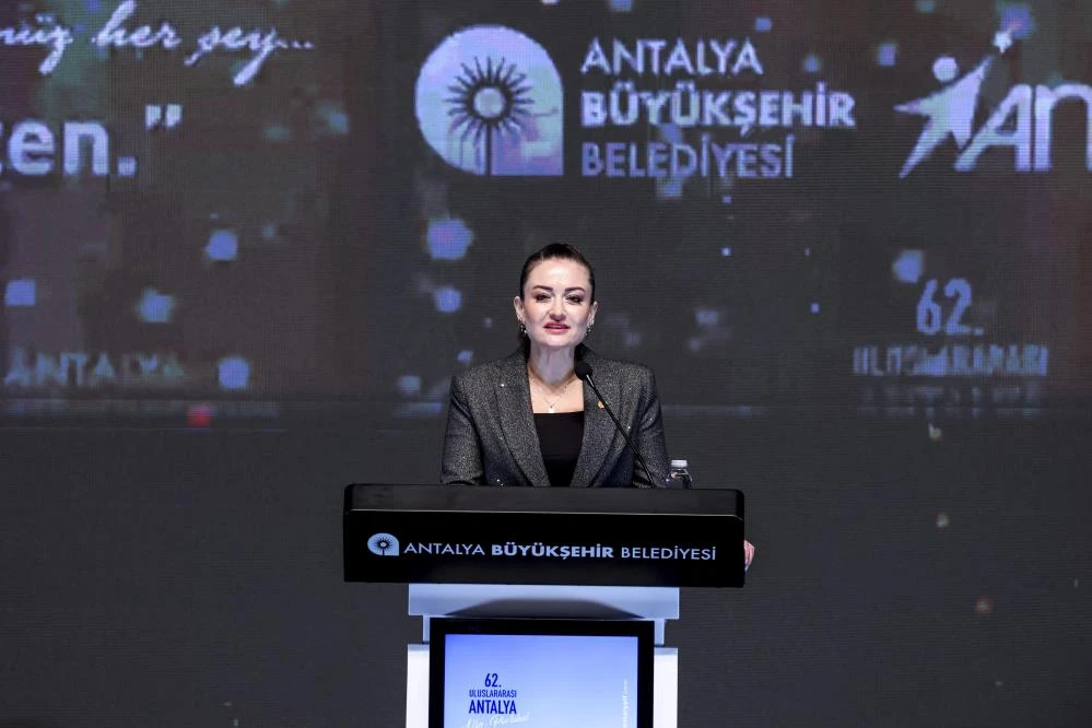 Altın Portakal’da 7 ödülle “Tavşan İmparatorluğu” zirvede yerini aldı