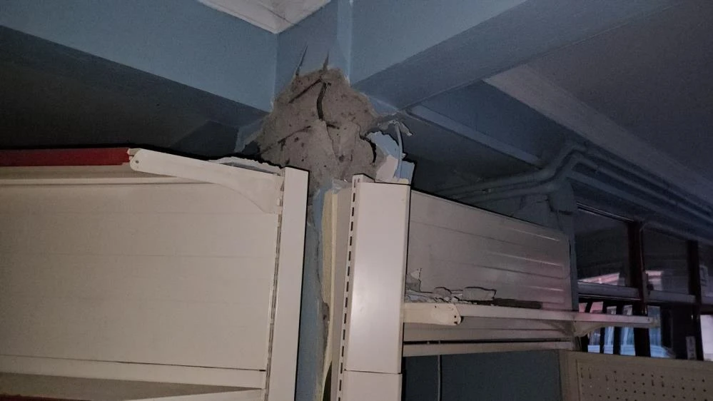 Balıkesir Sındırgı'da art arda depremler esnafı vurdu