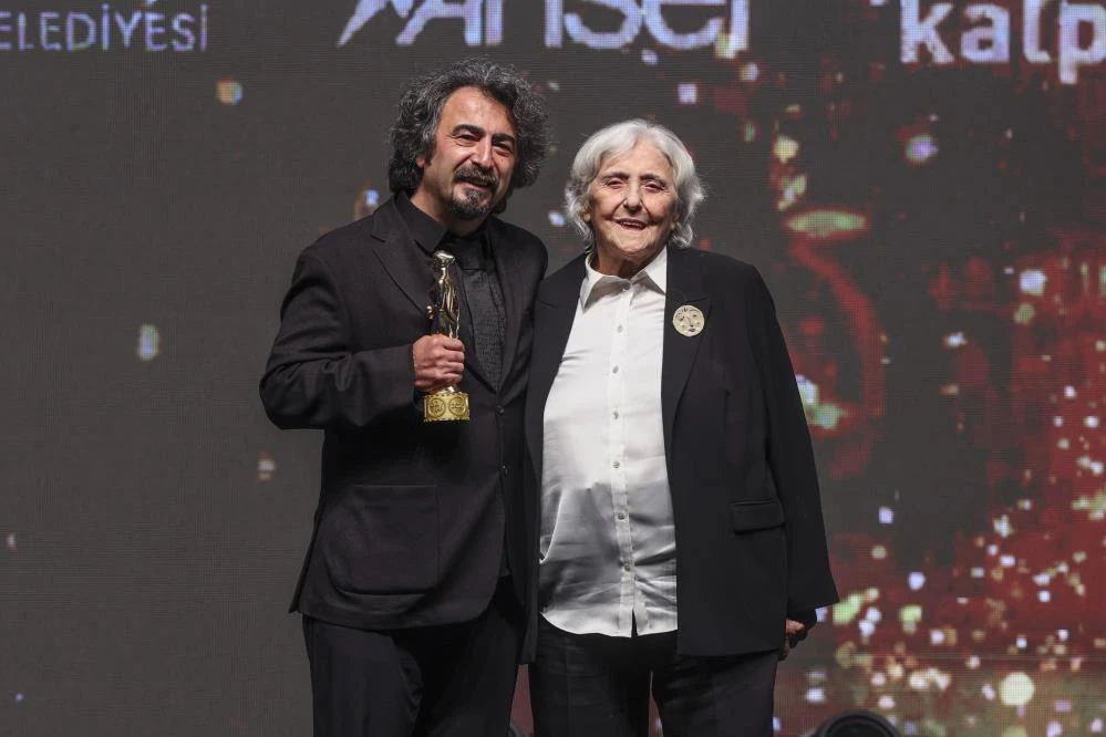 Altın Portakal’da 7 ödülle “Tavşan İmparatorluğu” zirvede yerini aldı