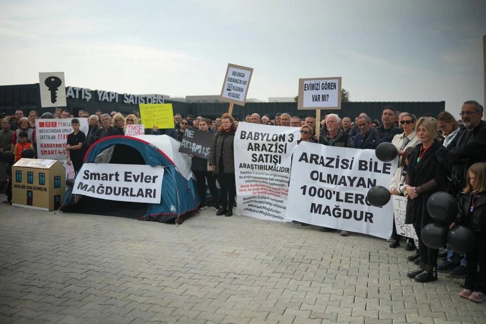 Bursa'da konutzedeler feryat etti: 3 bin 500 aile siyah balonlarla eylem yaptı