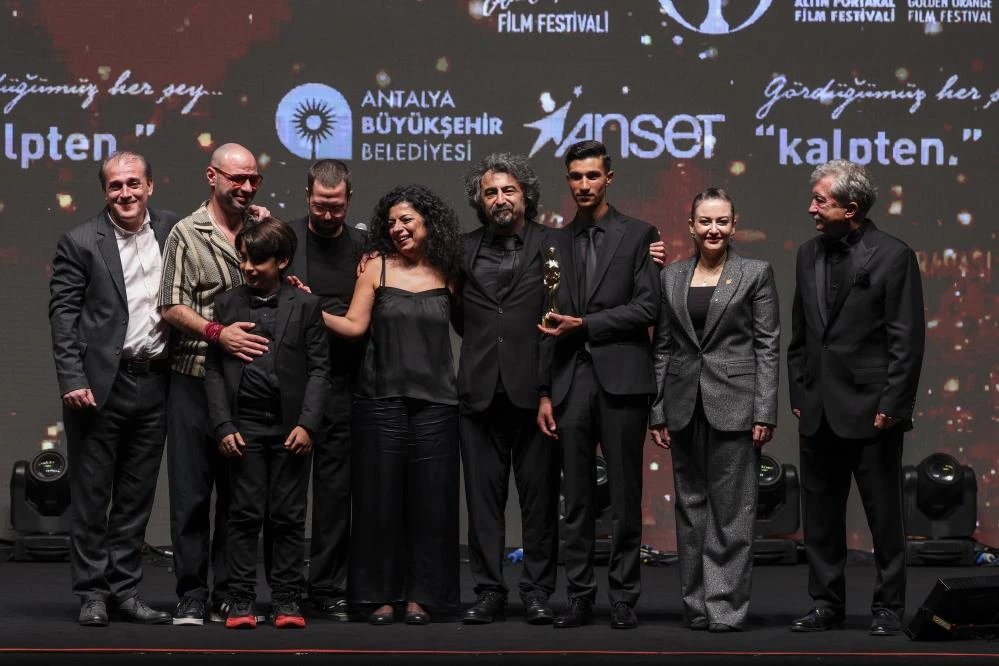 Altın Portakal’da 7 ödülle “Tavşan İmparatorluğu” zirvede yerini aldı