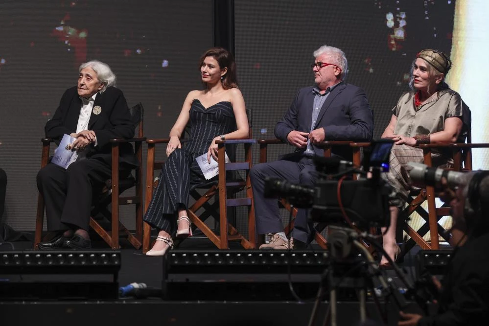 Altın Portakal’da 7 ödülle “Tavşan İmparatorluğu” zirvede yerini aldı