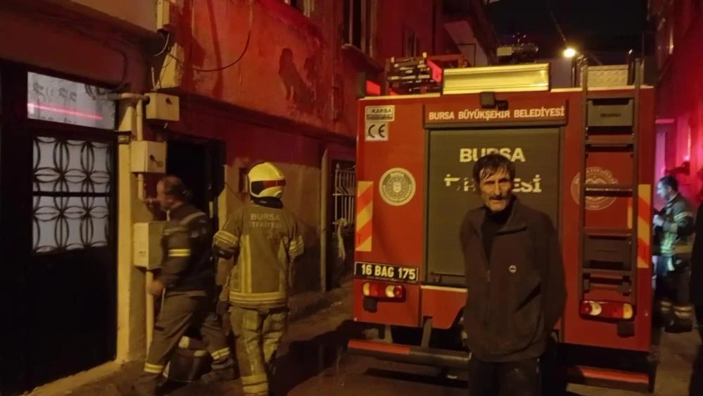 Bursa'da intihar girişimi: Alkollü kişi evini ateşe verdi!