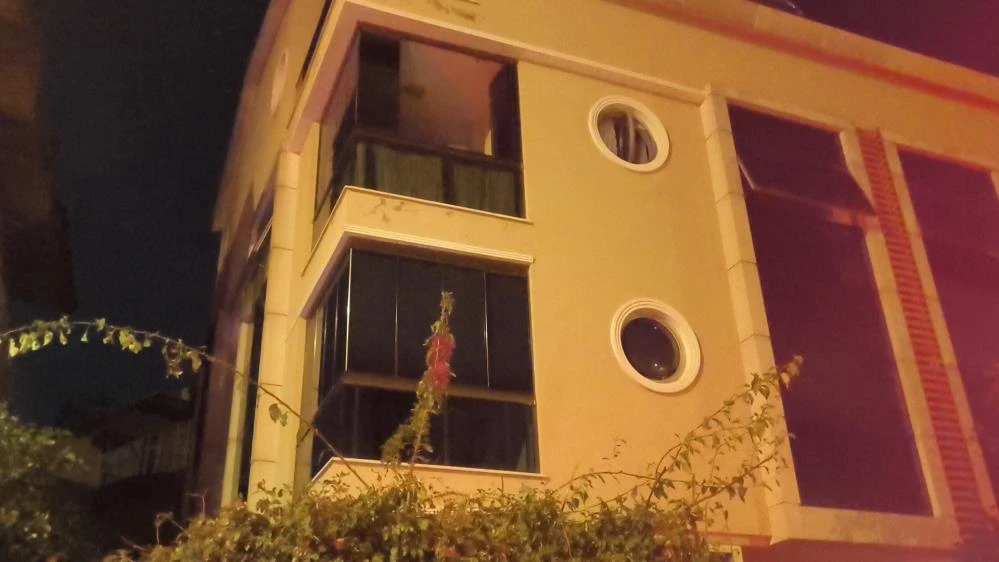 Antalya'da süs için yakılan mum yangına davetiye çıkardı