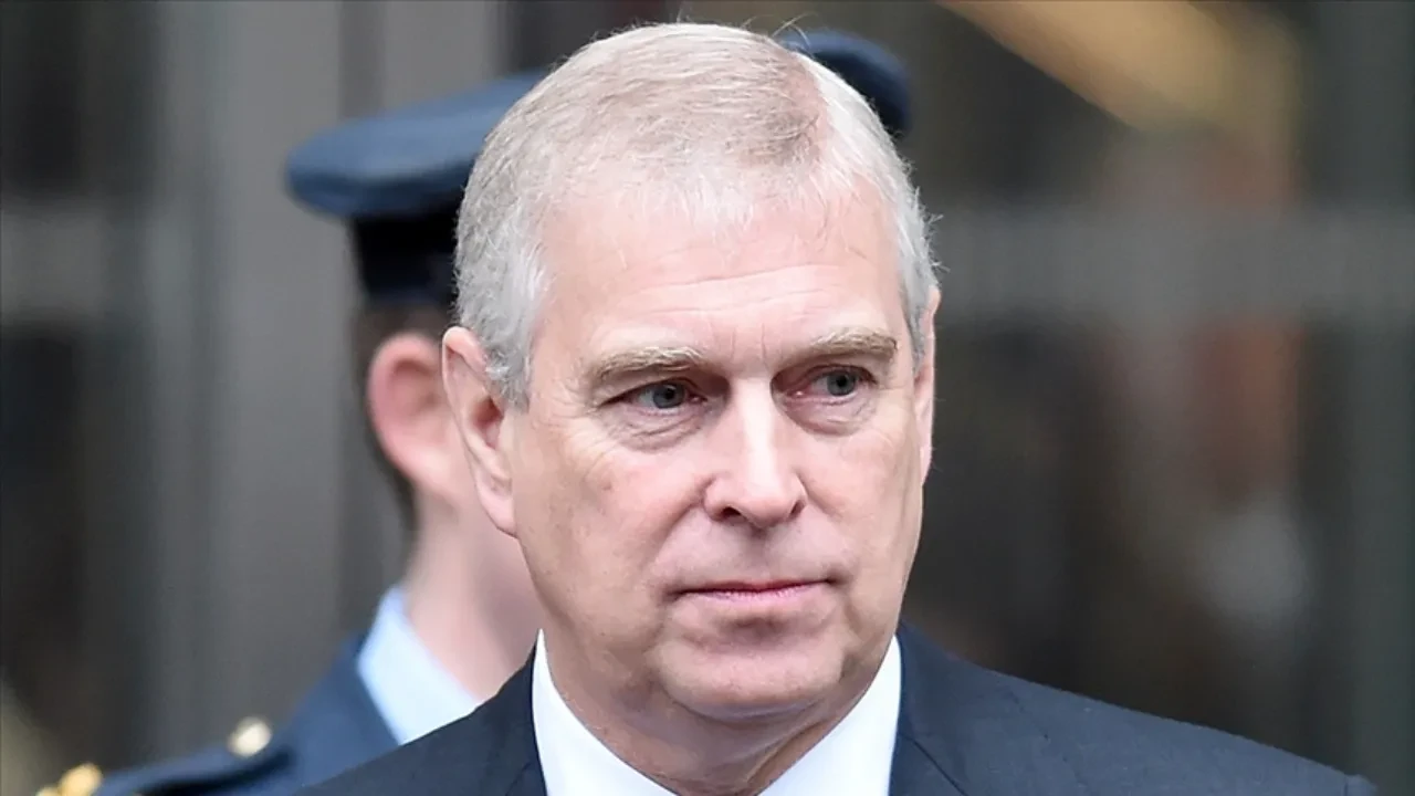 İngiltere'de 'Prens' ünvanı elinden alınan Andrew son rütbesini de kullanamayacak