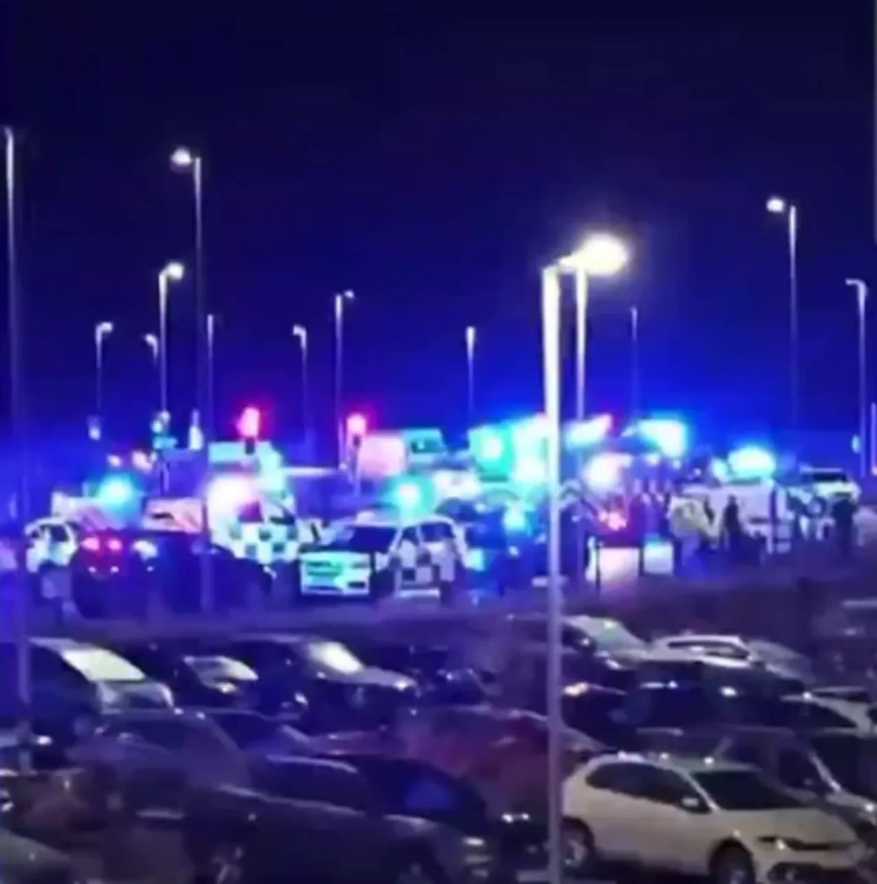 İngiltere'de trende bıçaklı saldırı: Yolcular kanlar içinde kaldı! Yaralılar var