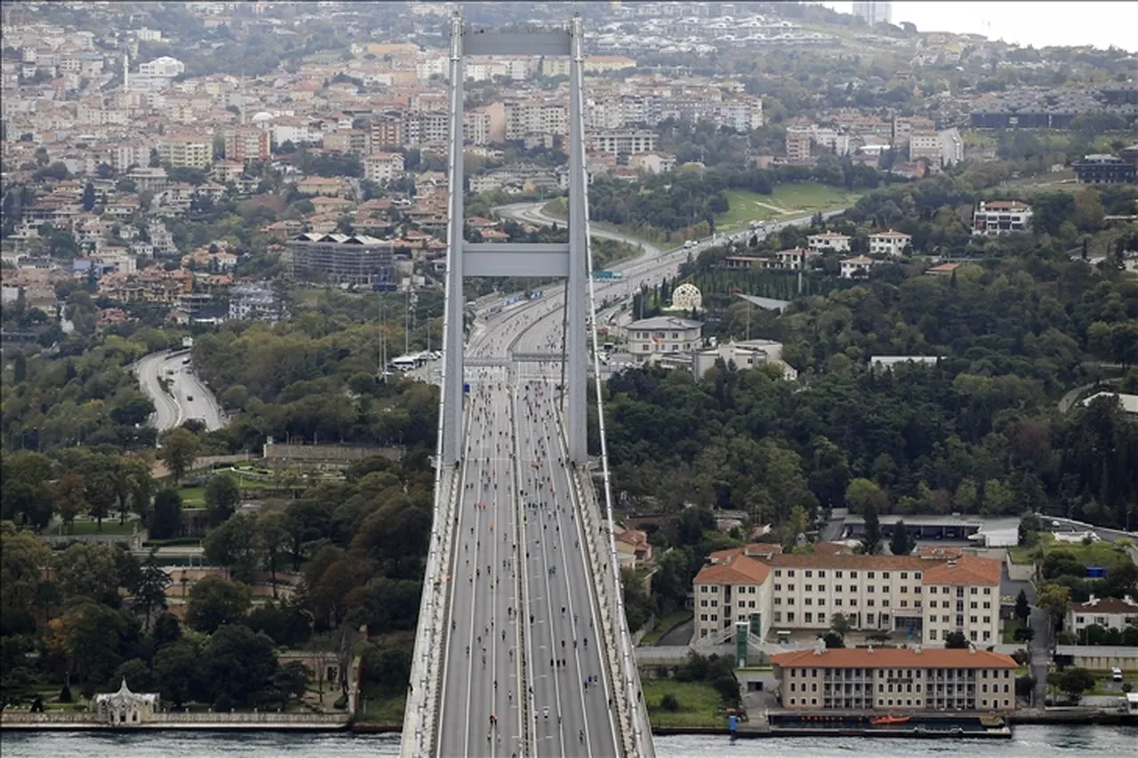 İstanbul Maratonu saat kaçta bitiyor, hangi yollar kapalı 2025? Sabah saatlerinde başladı