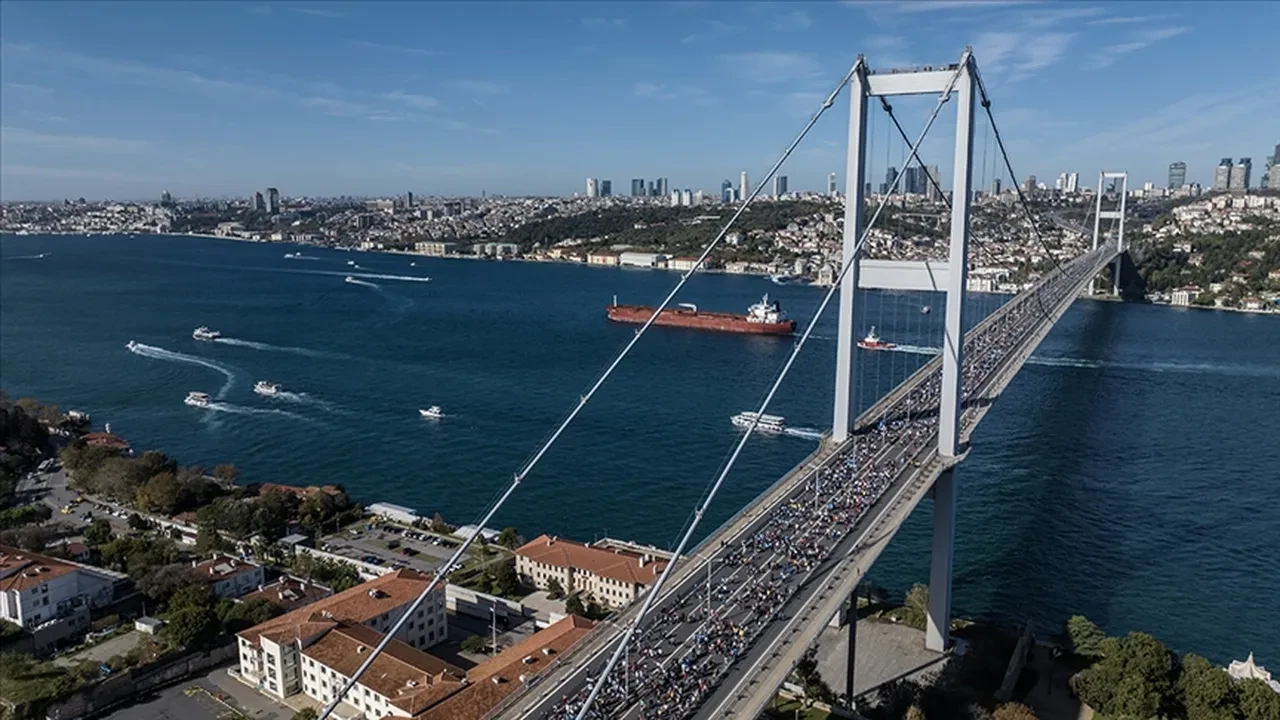 İstanbul Maratonu saat kaçta bitiyor, hangi yollar kapalı 2025? Sabah saatlerinde başladı