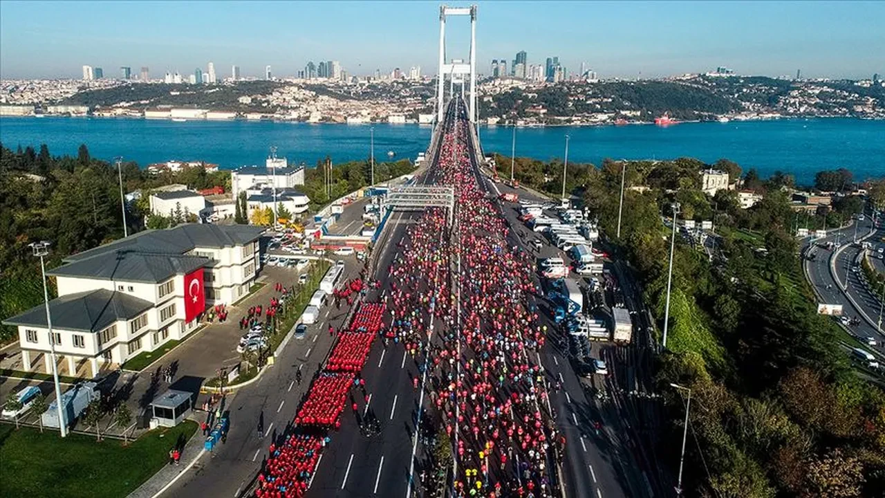 İstanbul Maratonu saat kaçta bitiyor, hangi yollar kapalı 2025? Sabah saatlerinde başladı