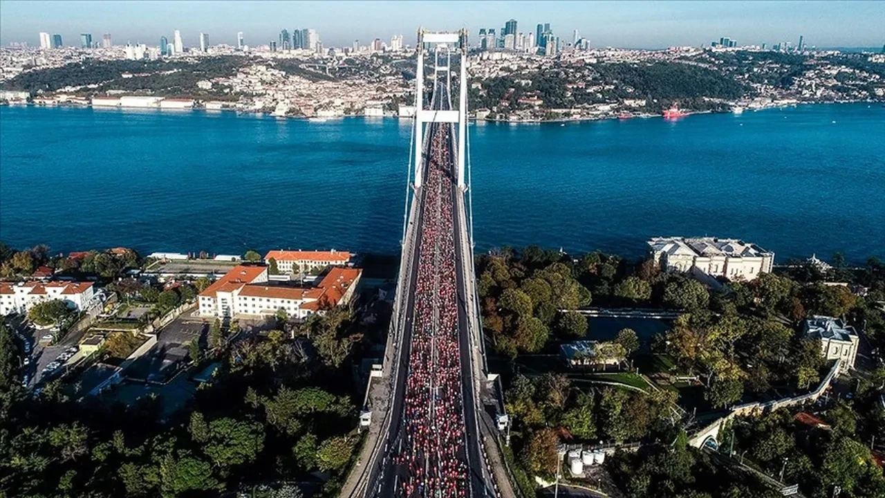 İstanbul Maratonu saat kaçta bitiyor, hangi yollar kapalı 2025? Sabah saatlerinde başladı