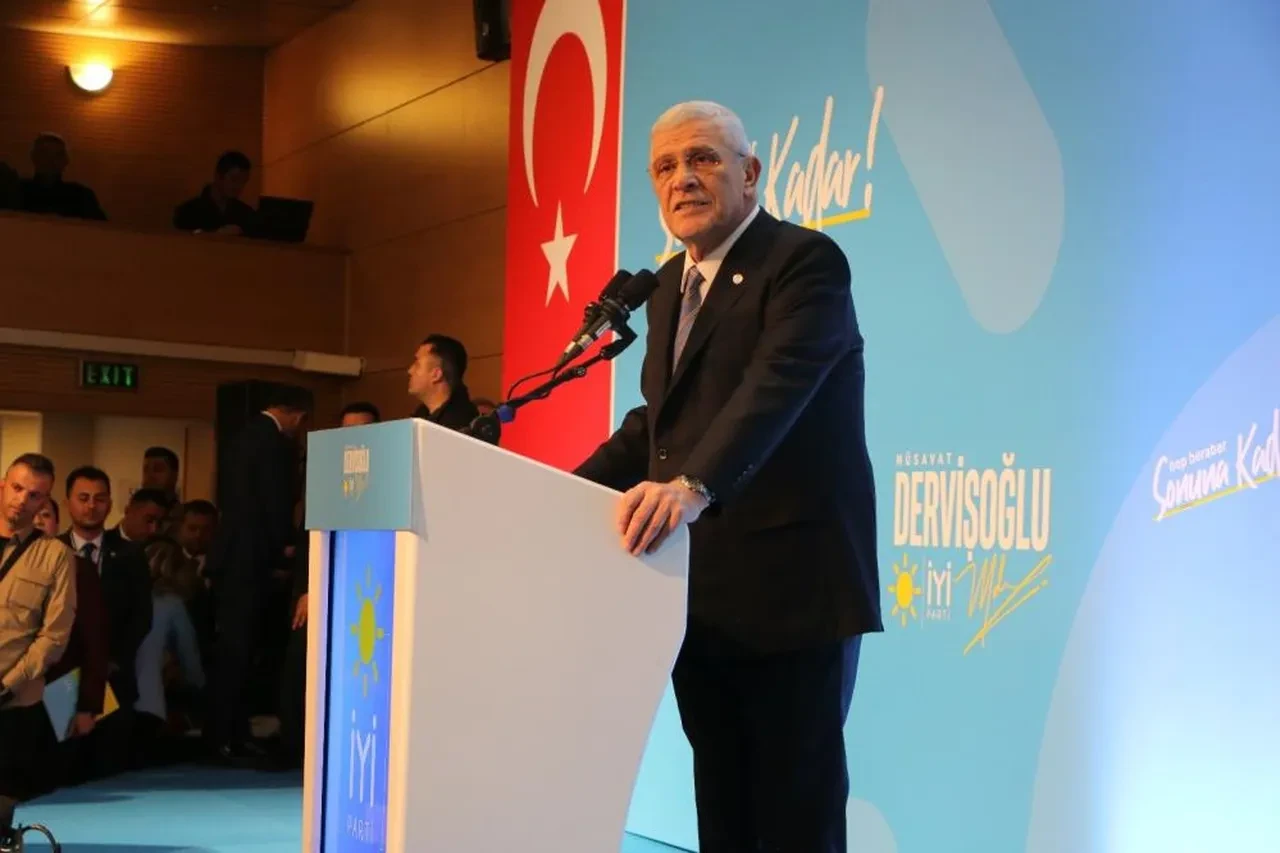 İYİ Parti lideri Müsavat Dervişoğlu'nun esprisi Eskişehir Büyükşehir Belediye Başkanı Ayşe Ünlüce'yi salondan çıkardı