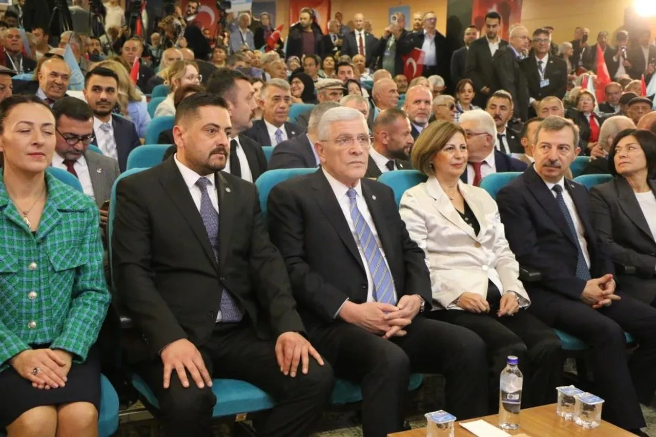 İYİ Parti lideri Müsavat Dervişoğlu'nun esprisi Eskişehir Büyükşehir Belediye Başkanı Ayşe Ünlüce'yi salondan çıkardı