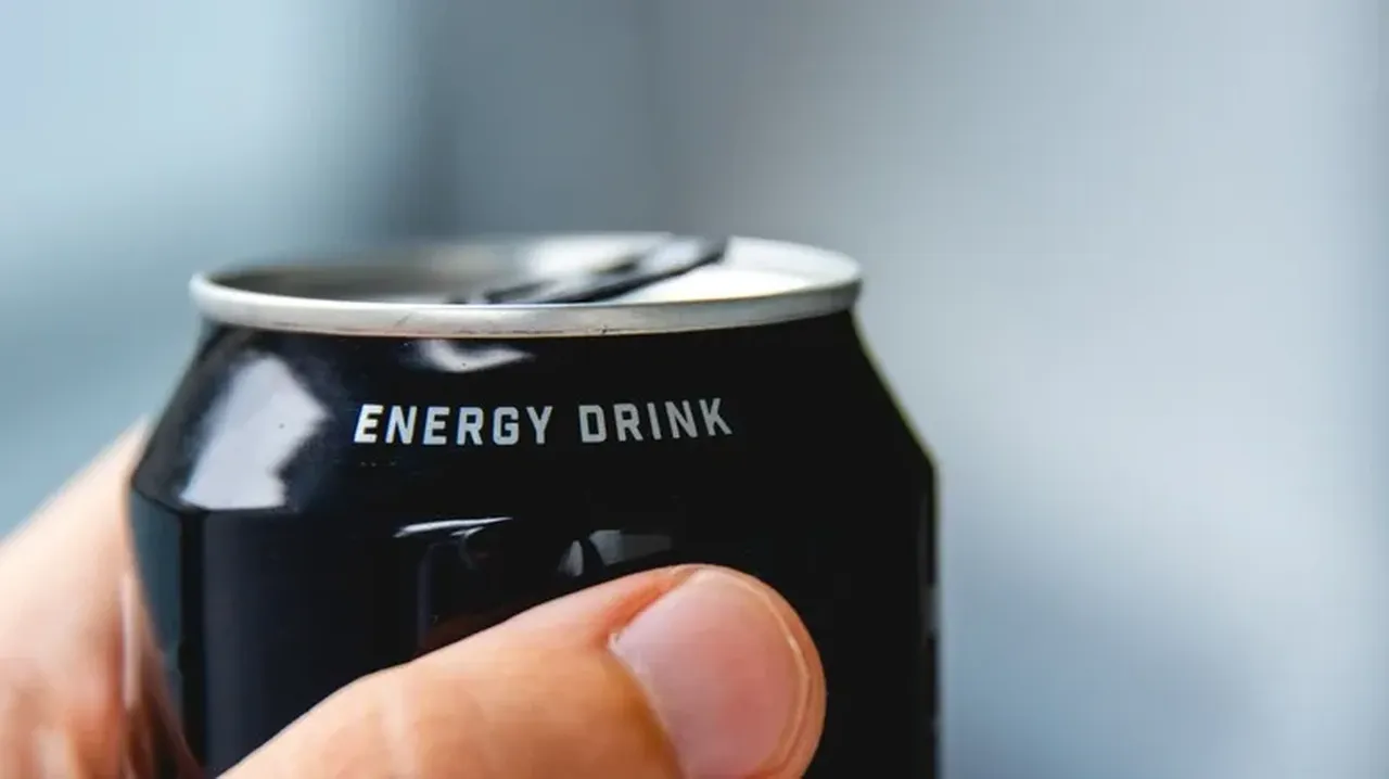 Kahve ve enerji içeceği içenlere kritik uyarı: O soruna yol açıyor