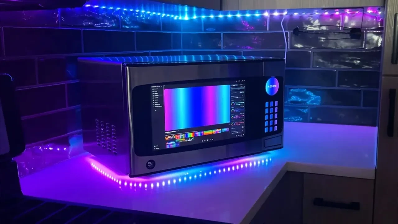 Mikrodalga fırın oyuncu PC'sine dönüştü! 1 dakikada oyunu 'ateşliyor'