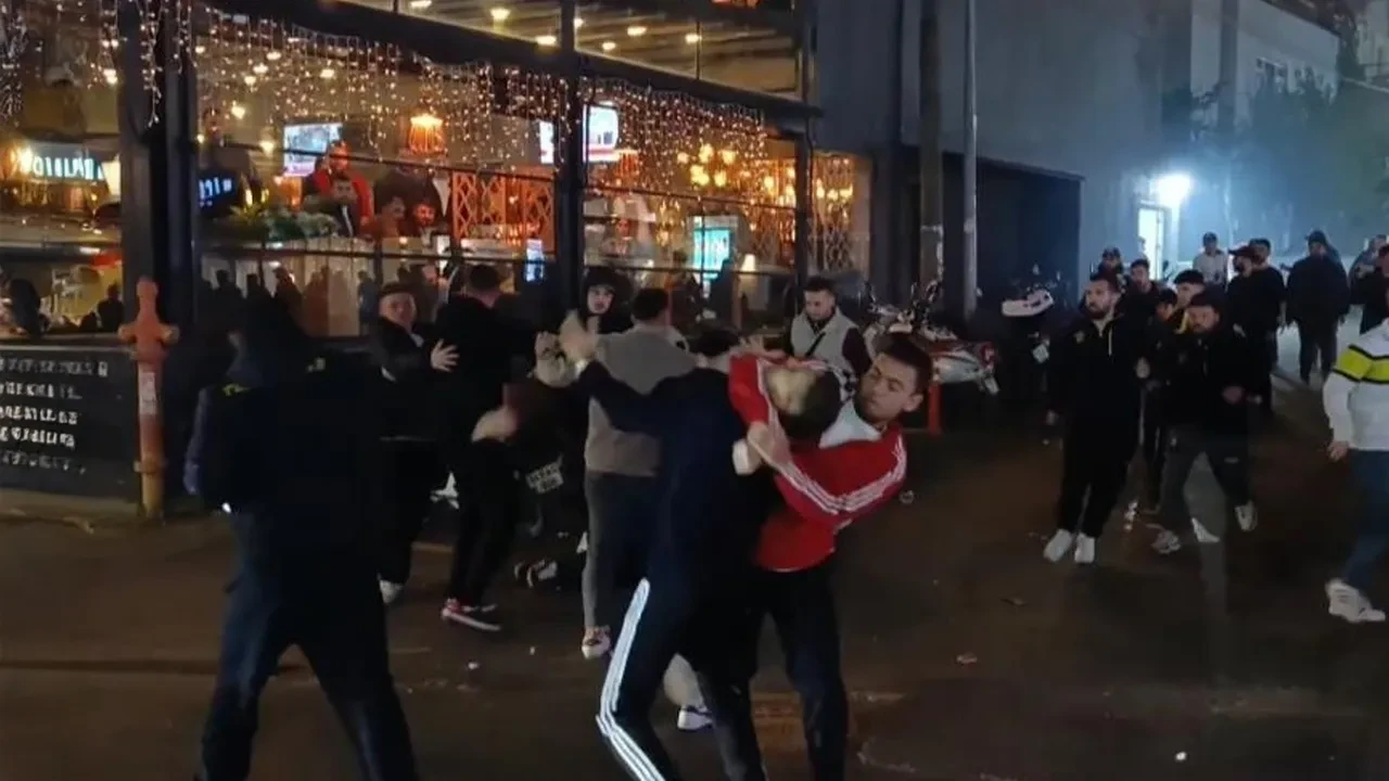 Tekirdağ'da Beşiktaş Fenerbahçe derbisi için taraftarlar birbirine girdi: Yaralılar var