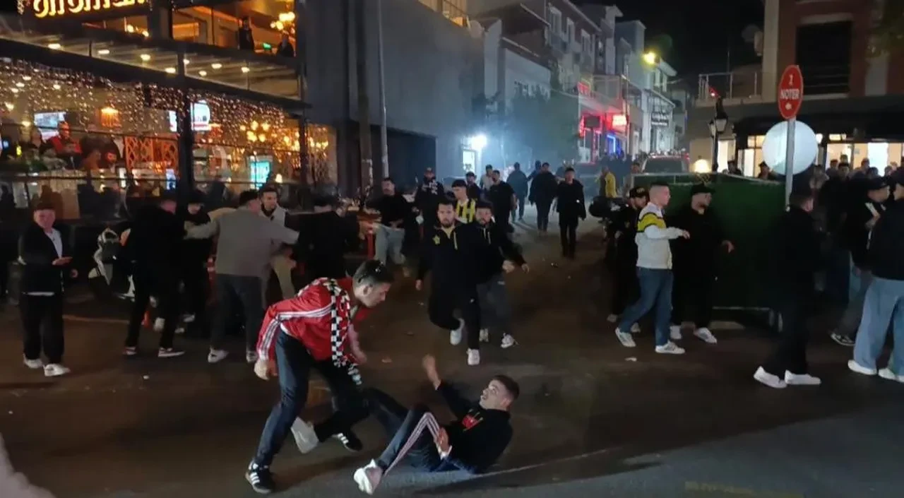 Tekirdağ'da Beşiktaş Fenerbahçe derbisi için taraftarlar birbirine girdi: Yaralılar var