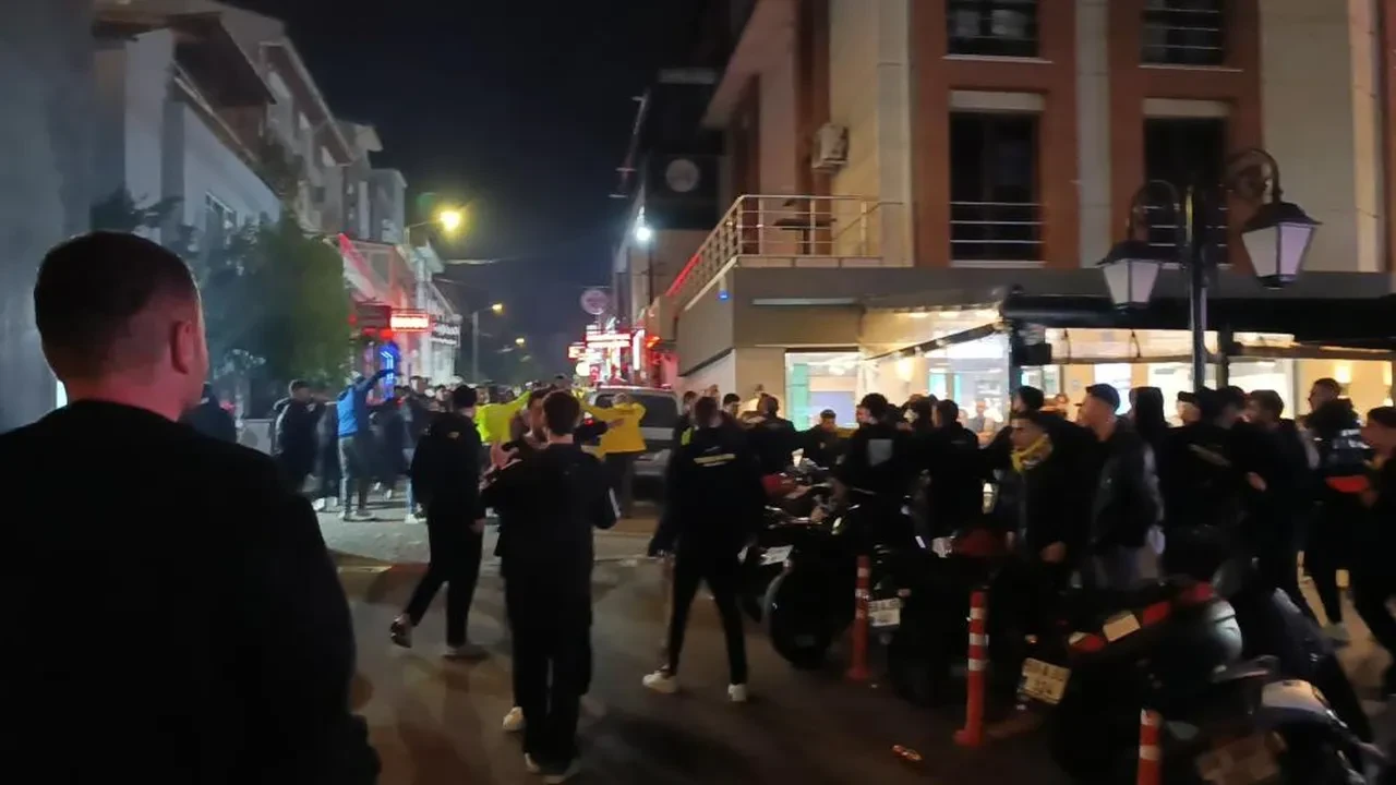 Tekirdağ'da Beşiktaş Fenerbahçe derbisi için taraftarlar birbirine girdi: Yaralılar var