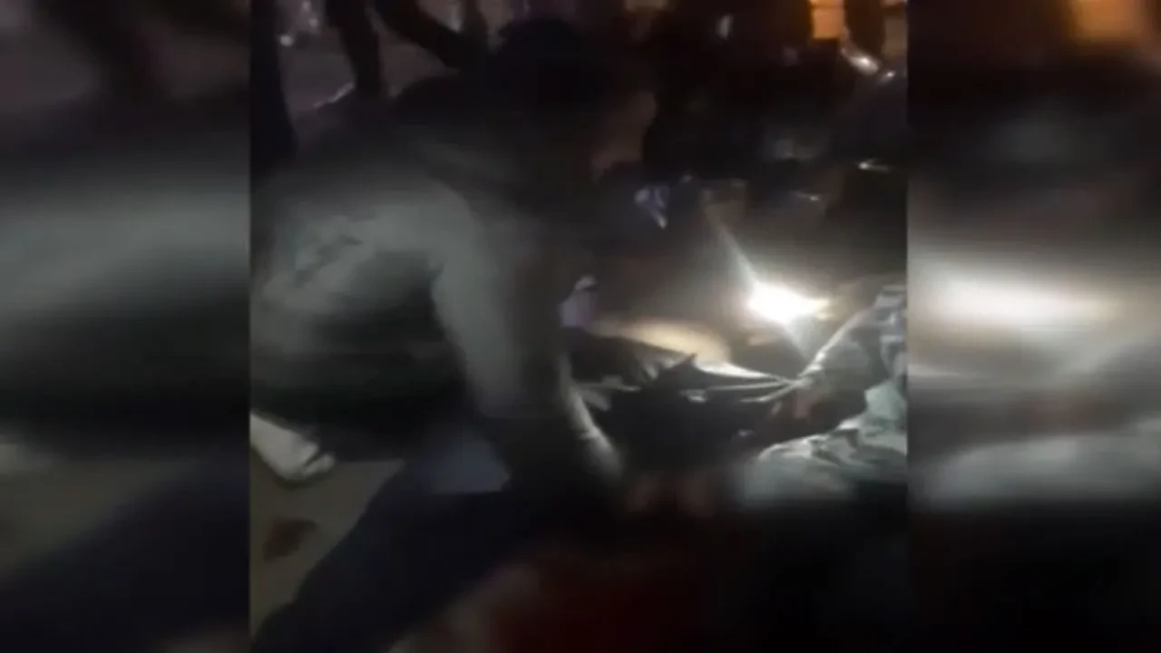 Üsküdar'da yüksek sesle müzik dinleme kavgası: Bir kişi bıçaklandı