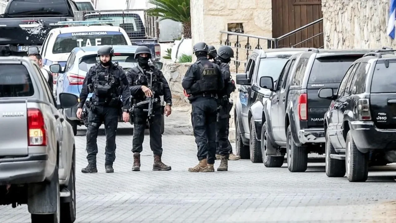 Yunanistan’da önce bomba sonra silahlı saldırı! Ölü ve yaralılar var