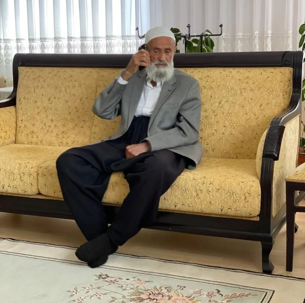 Yüzüne isabet etti! Magandaların kavgasında yaşlı adam hayatını kaybetti