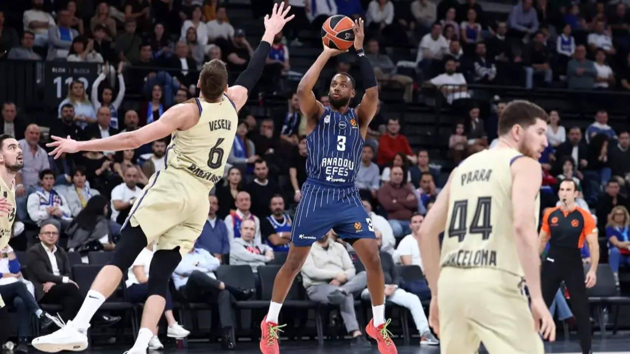 Anadolu Efes Barcelona maç skoru kaç kaç? Euroleague’de nefes kesen mücadele