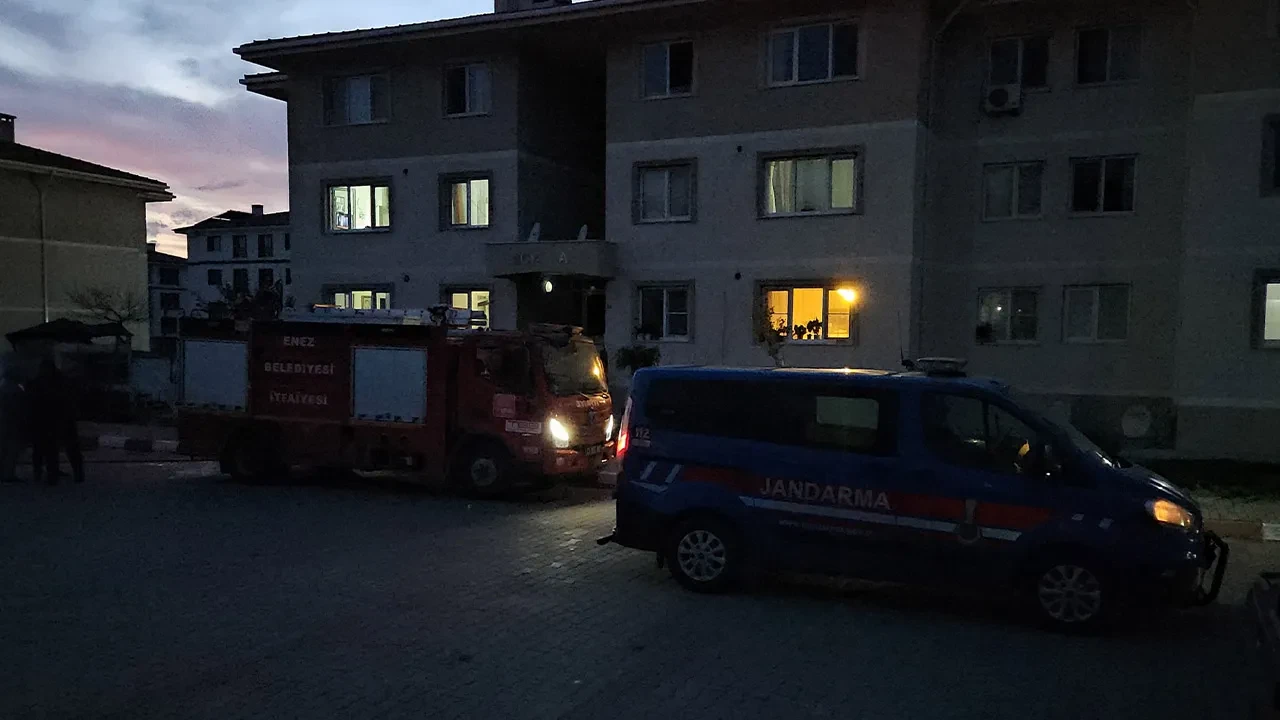 Apartman koridorunda dehşet olay! Önce kadını öldürdü sonra kendine sıktı
