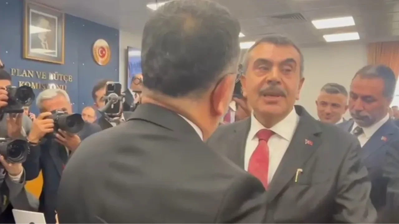 Bakan Tekin'den CHP'li Ağababa'nın iddialarına cevap: “Senin karnene sıfır veriyorum