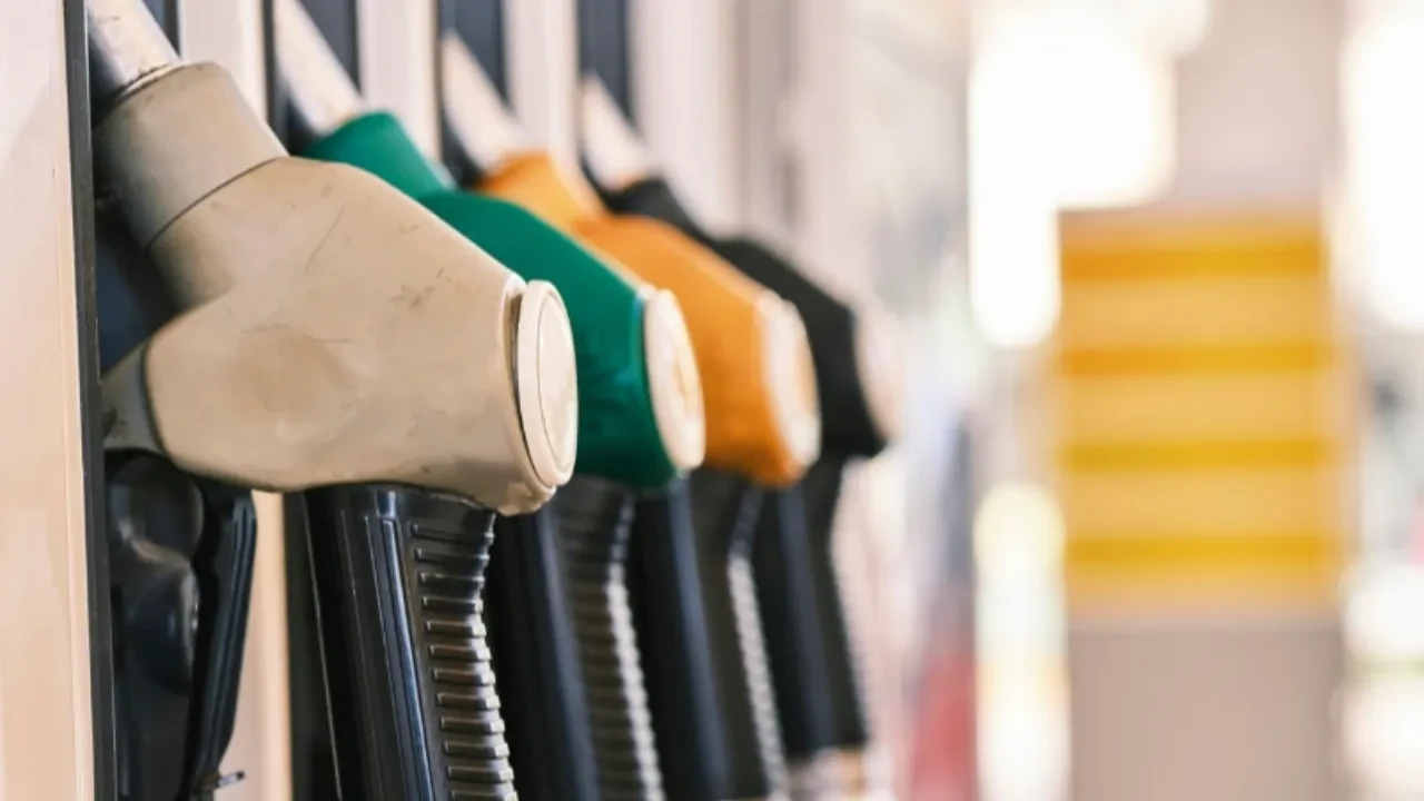 Benzine motorine zam var mı? 21 Kasım bu gece akaryakıta zam geliyor