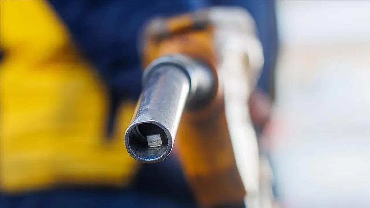 Benzine motorine zam var mı? 21 Kasım bu gece akaryakıta zam geliyor