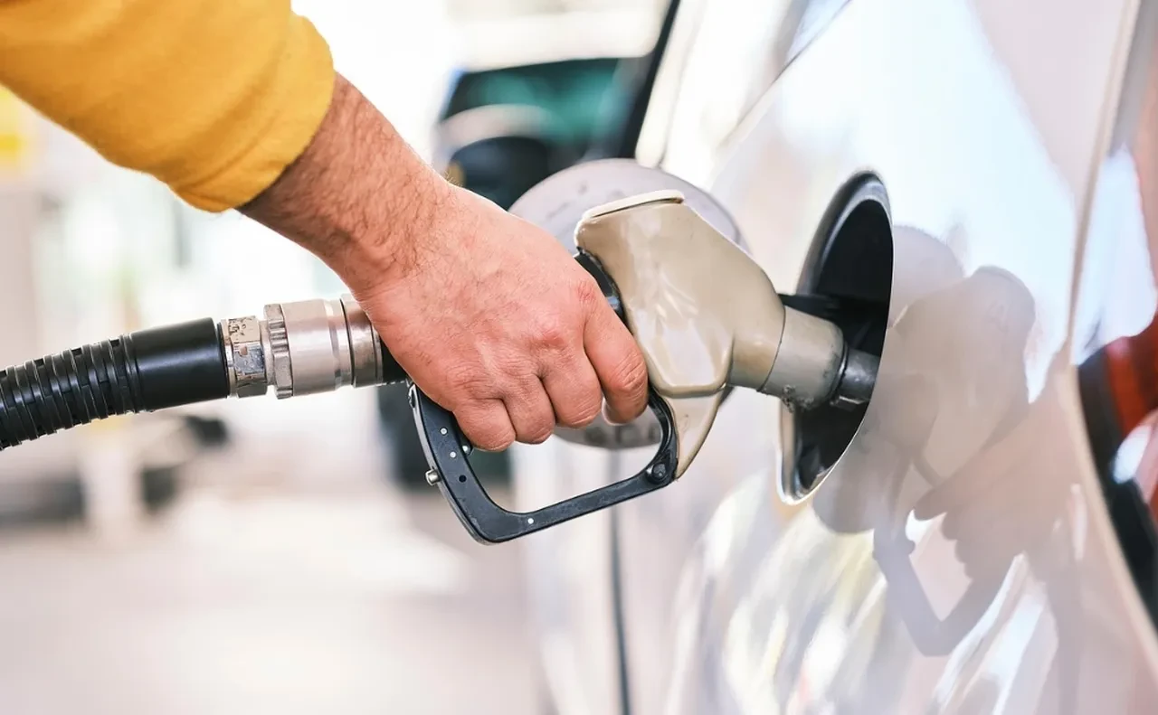 Benzine motorine zam var mı? 21 Kasım bu gece akaryakıta zam geliyor