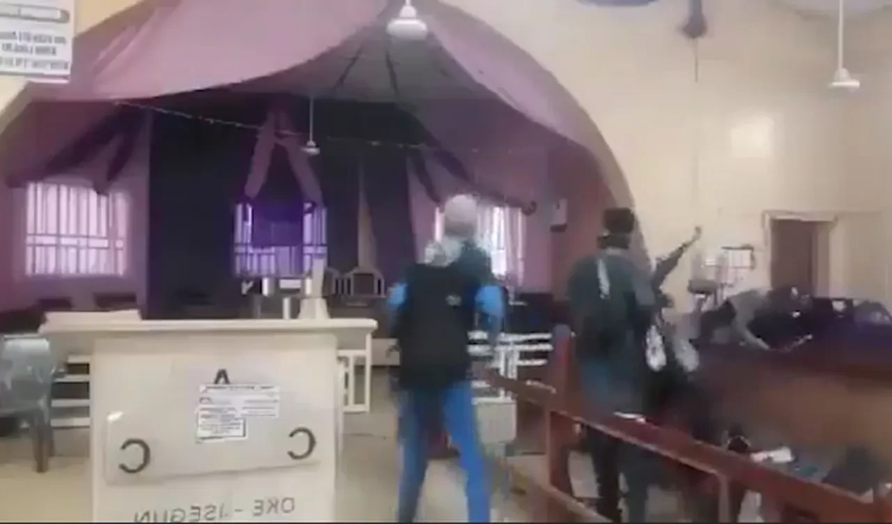 Canlı yayında kiliseye silahlı saldırı: Öldürdüler, kaçırdılar, soydular!