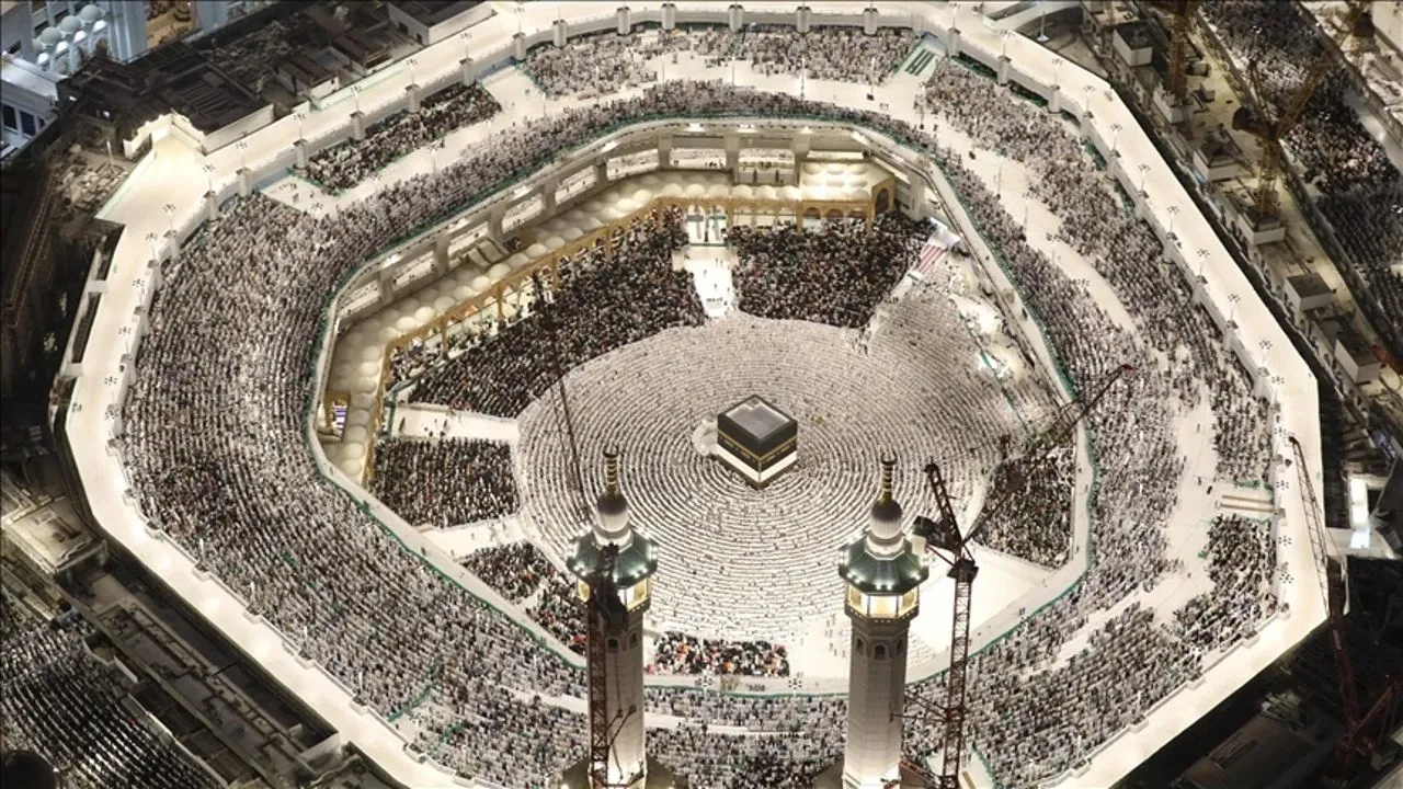 Diyanet'ten hacı adaylarına pasaport uyarısı! Bu tarihe kadar geçerli olması gerekiyor 