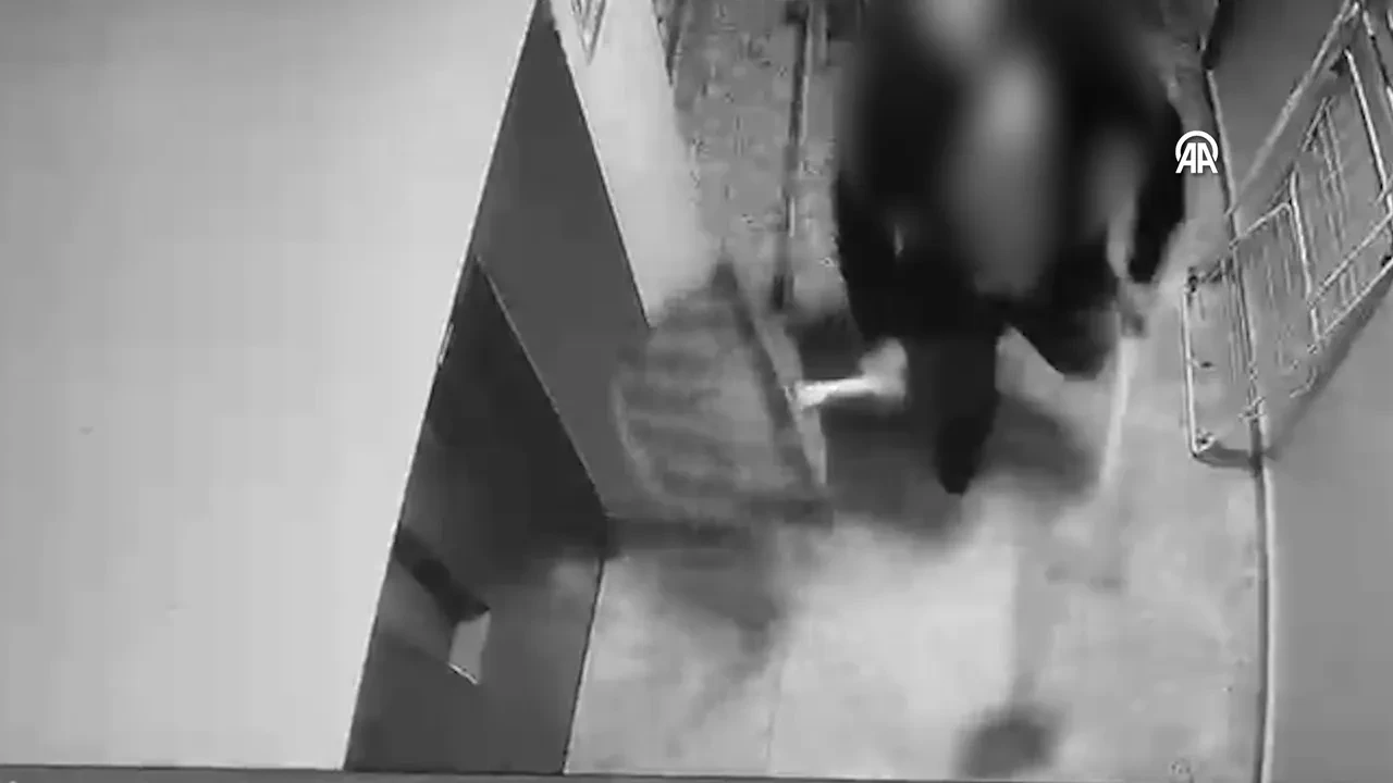 Eşini oğlunun arkadaşıyla bastı! Otel odası kan gölüne döndü: Dehşet anları kamerada 