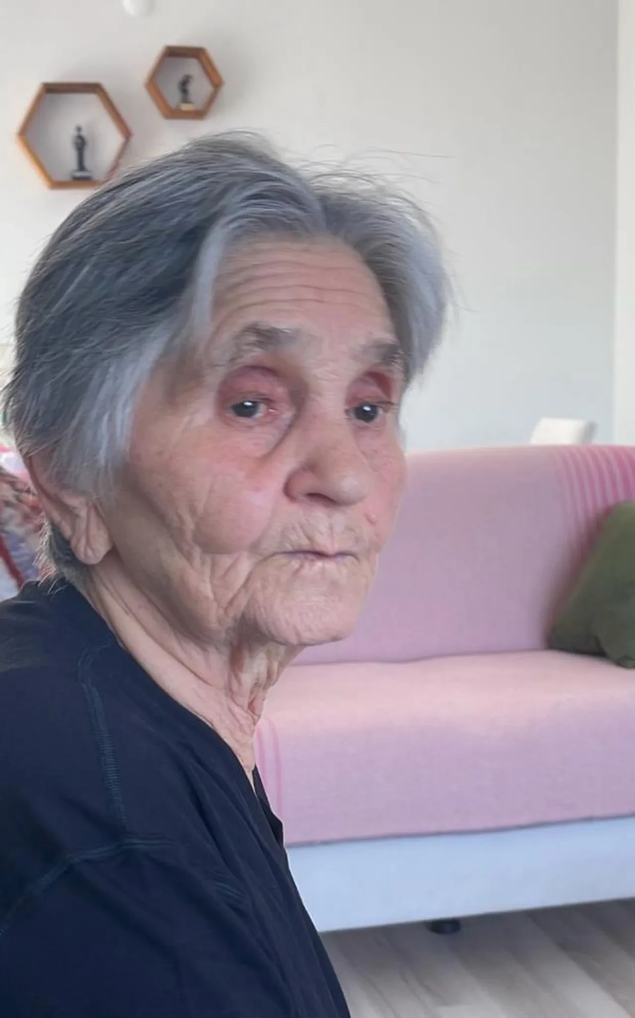 Gazeteci Aykut Küçükkaya'nın annesi 4'üncü kattan belediye başkanının arabasının üstüne düştü!