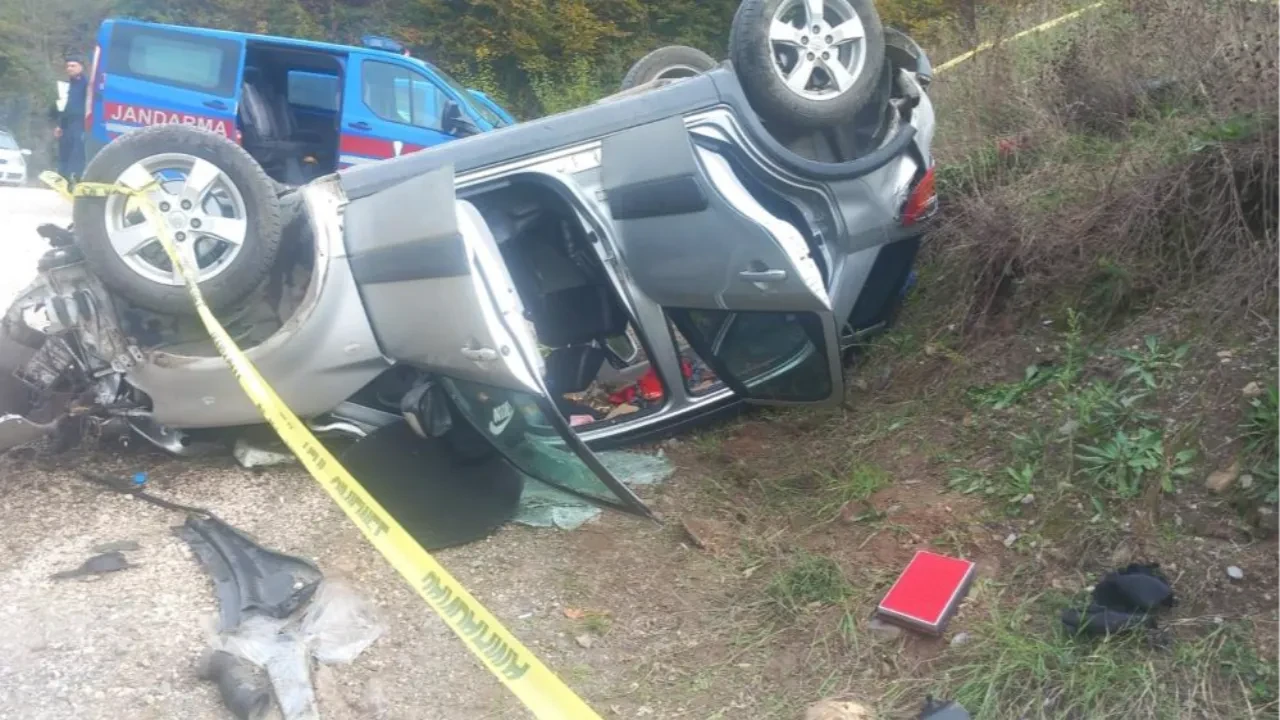 Kontrolden çıkan araç şarampole uçtu! Ölü ve yaralılar var