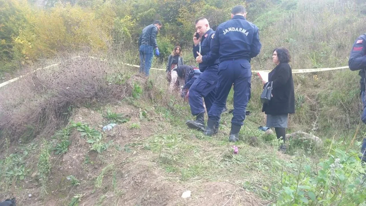 Kontrolden çıkan araç şarampole uçtu! Ölü ve yaralılar var