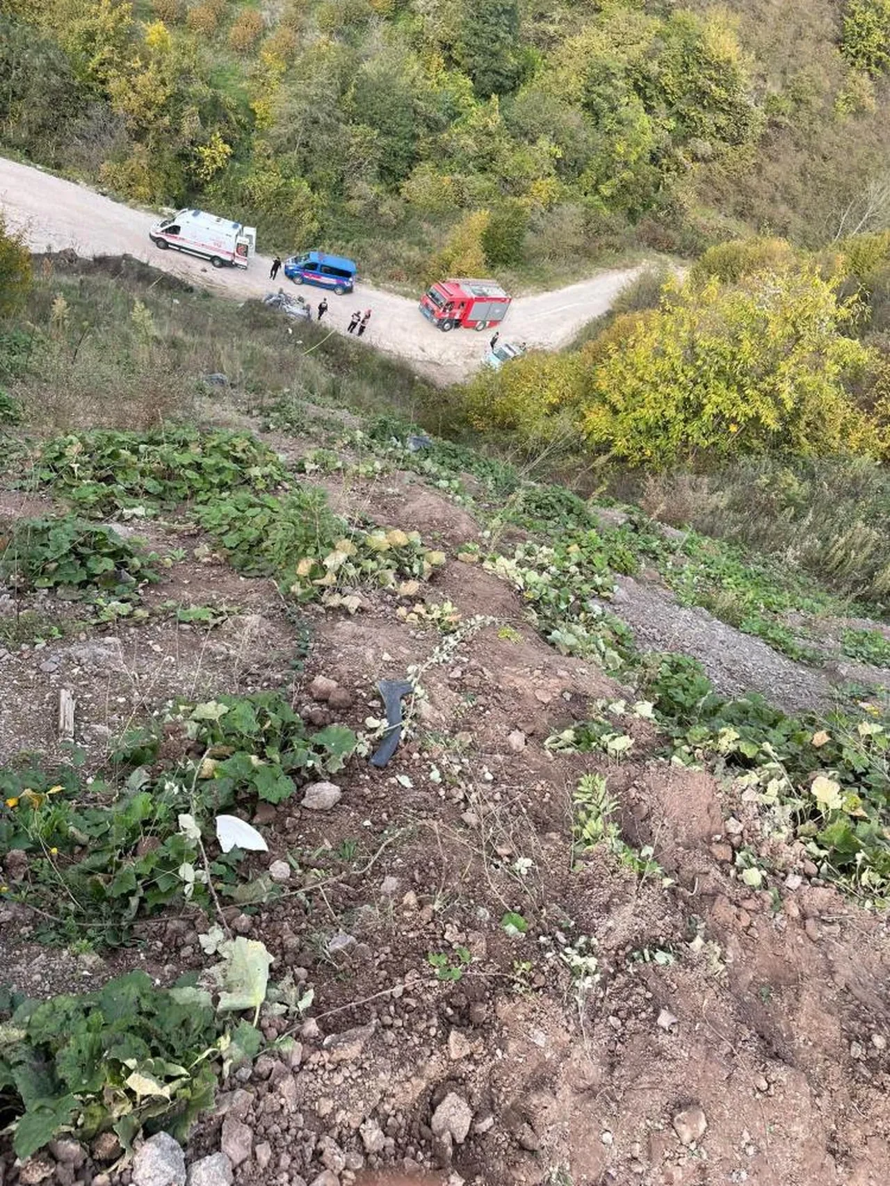 Kontrolden çıkan araç şarampole uçtu! Ölü ve yaralılar var