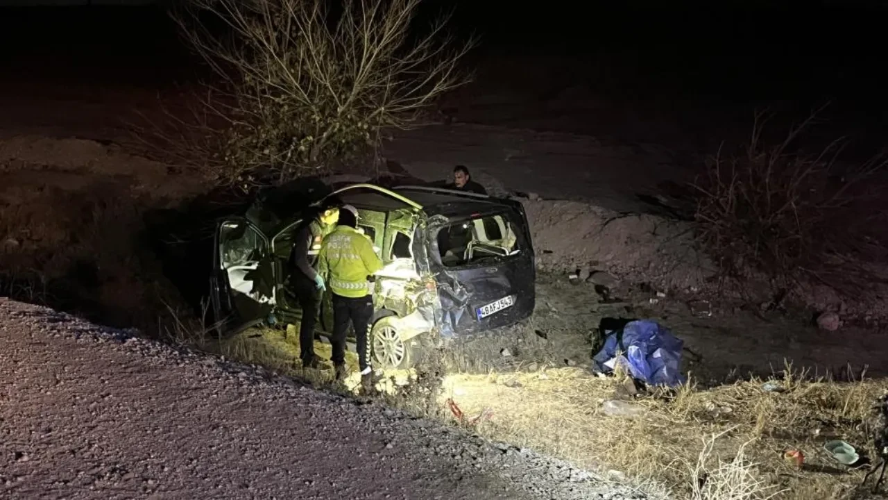 Konya'da hafif ticari araç şarampole uçtu: Ölü ve yaralılar var