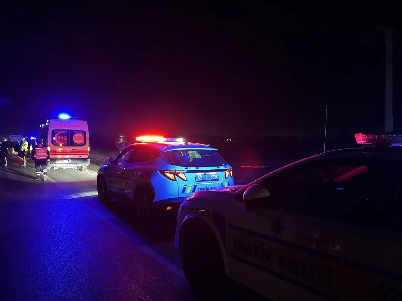 Konya'da hafif ticari araç şarampole uçtu: Ölü ve yaralılar var