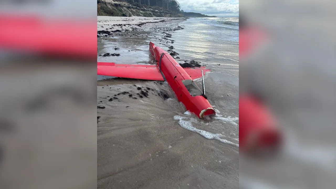 Letonya kıyılarına gizemli bir İHA enkazı vurdu