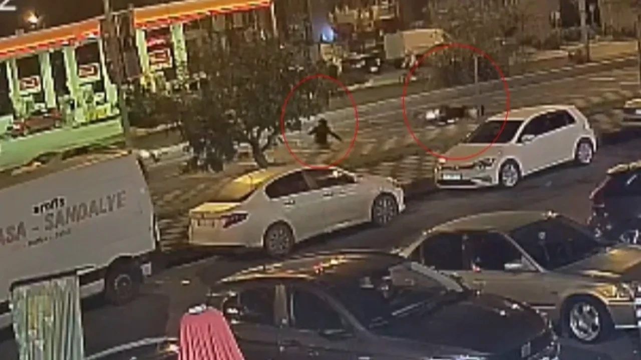 Metrelerce savruldu, burnu bile kanamadı! Feci kaza kamerada 