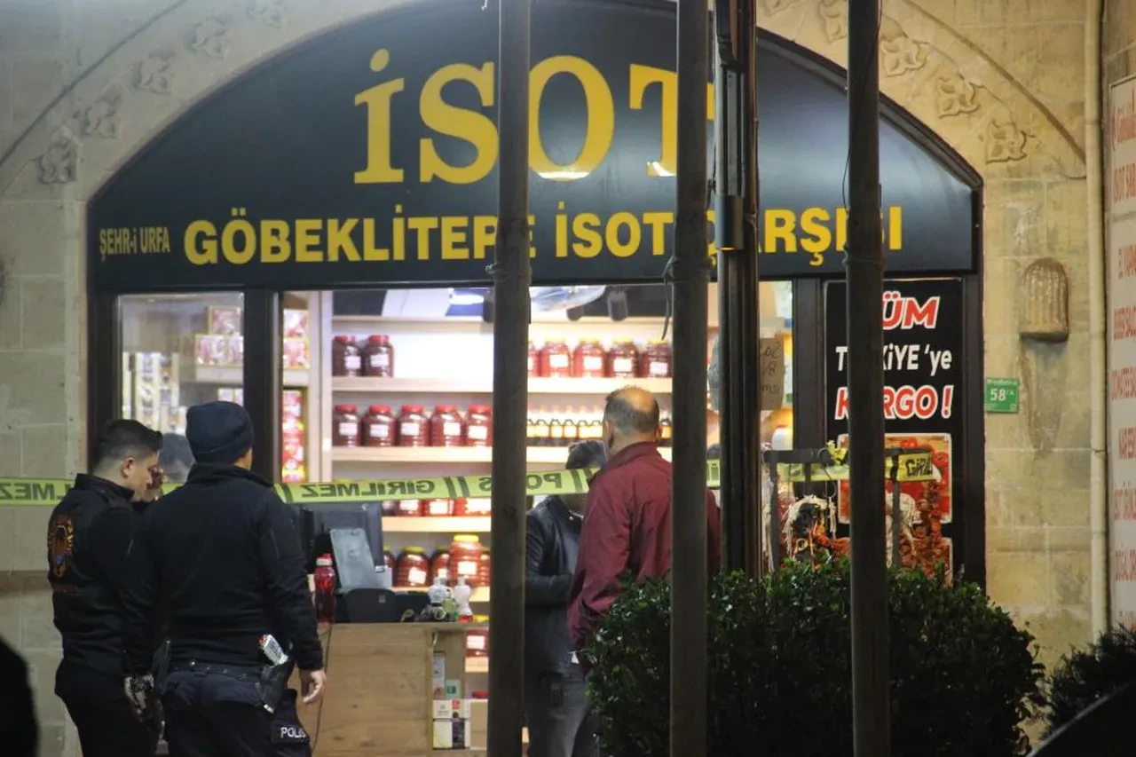 Şanlıurfa’da baharatçı dükkanına silahlı saldırı: 1 ağır yaralı