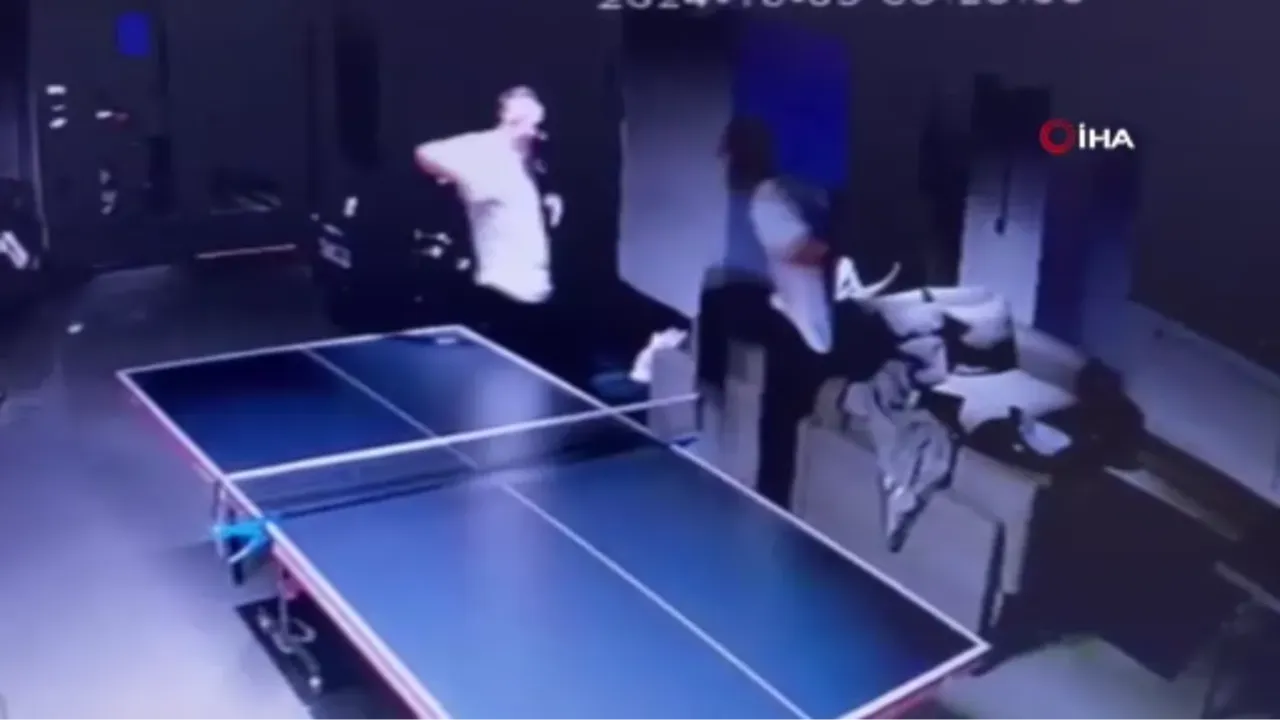 Tabancasını tanıtırken arkadaşını öldürdü! Dehşet anları kamerada